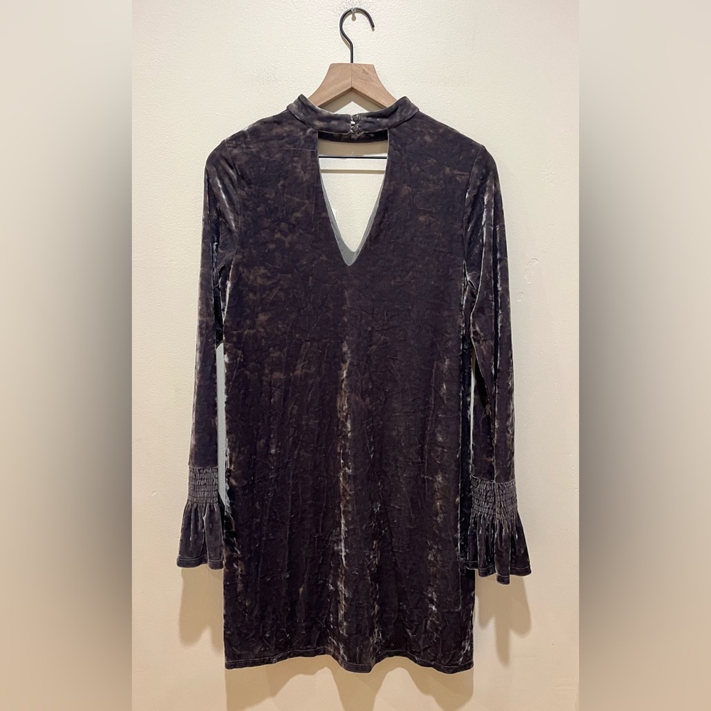 NWT Aqua Brand Grey Velvet Long Bell Sleeve Dress - Women’s Size Large - Picture 2 of 7